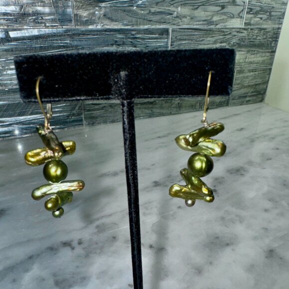 Green Fresh Water Pearl Necklace and Earring Set - Picture 4 of 12